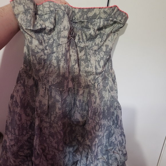 Dress - Picture 2 of 4